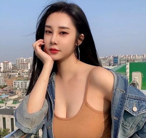 美女亚洲视频,视频中的绝色魅力瞬间